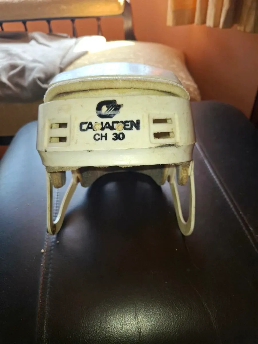 Canadian oldstyle helmet - Image 1