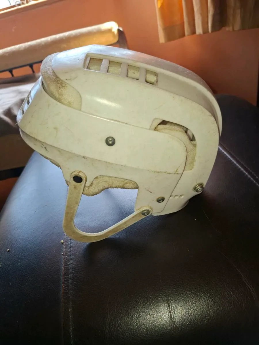 Canadian oldstyle helmet - Image 2