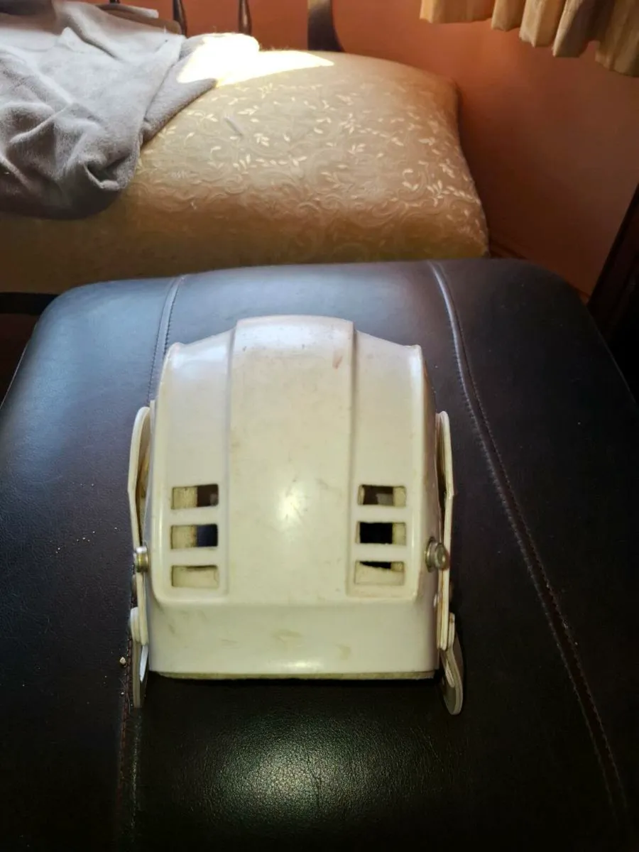 Canadian oldstyle helmet - Image 3