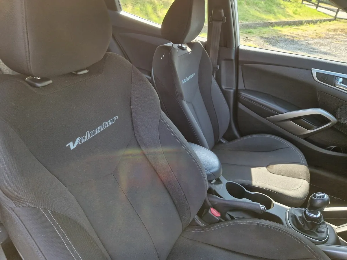 Hyundai Veloster 2013 - Image 2