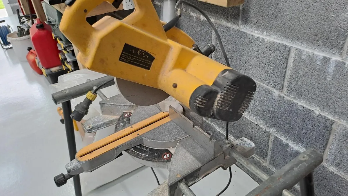 Dewalt Mitre / Chop saw - Image 3