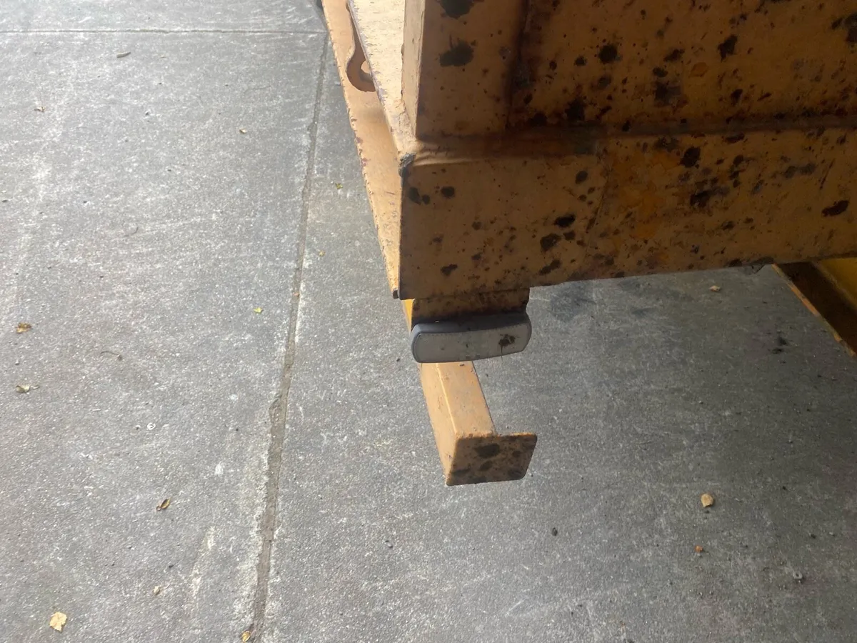 Low loader - Image 2