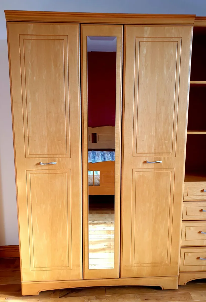 Complete rossmore bedroom furniture set - Image 3