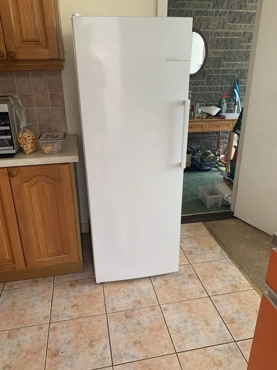 refridgerator - Image 1