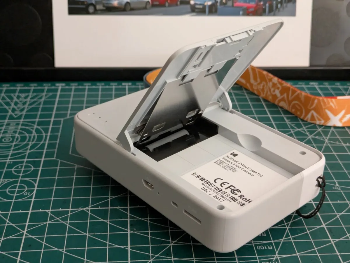 Kodak Printomatic Instant/ Digital camera - Image 3
