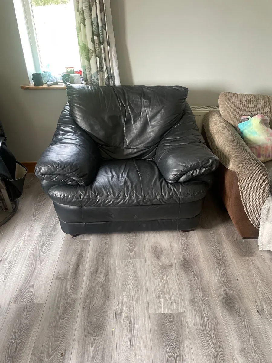 Suite of furniture - Image 2