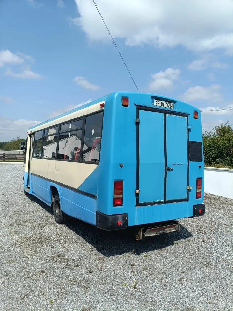 Mercedes-Benz Vario 814 29 Seater - Image 3