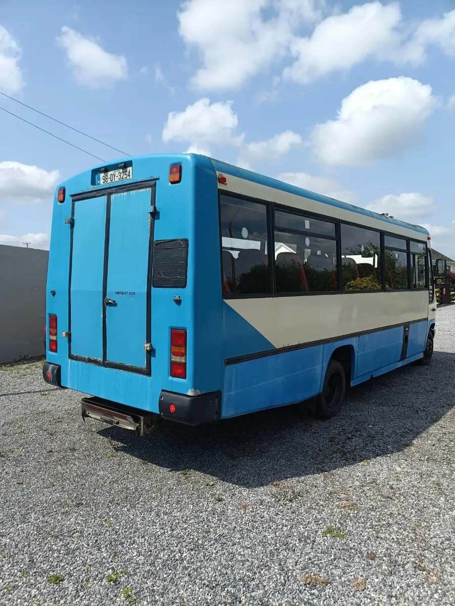 Mercedes-Benz Vario 814 29 Seater - Image 2