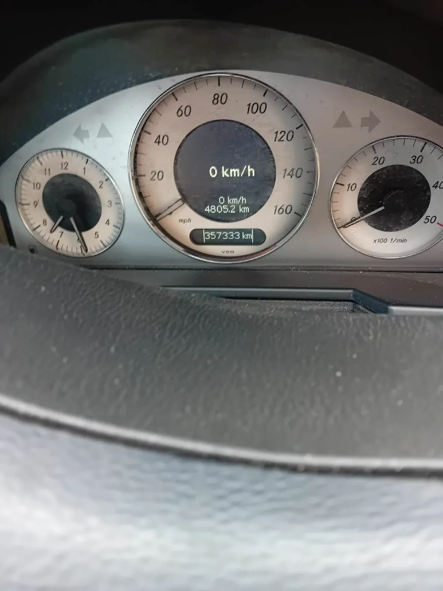 Car for Sale. Mercedes Benz E Class - Image 2