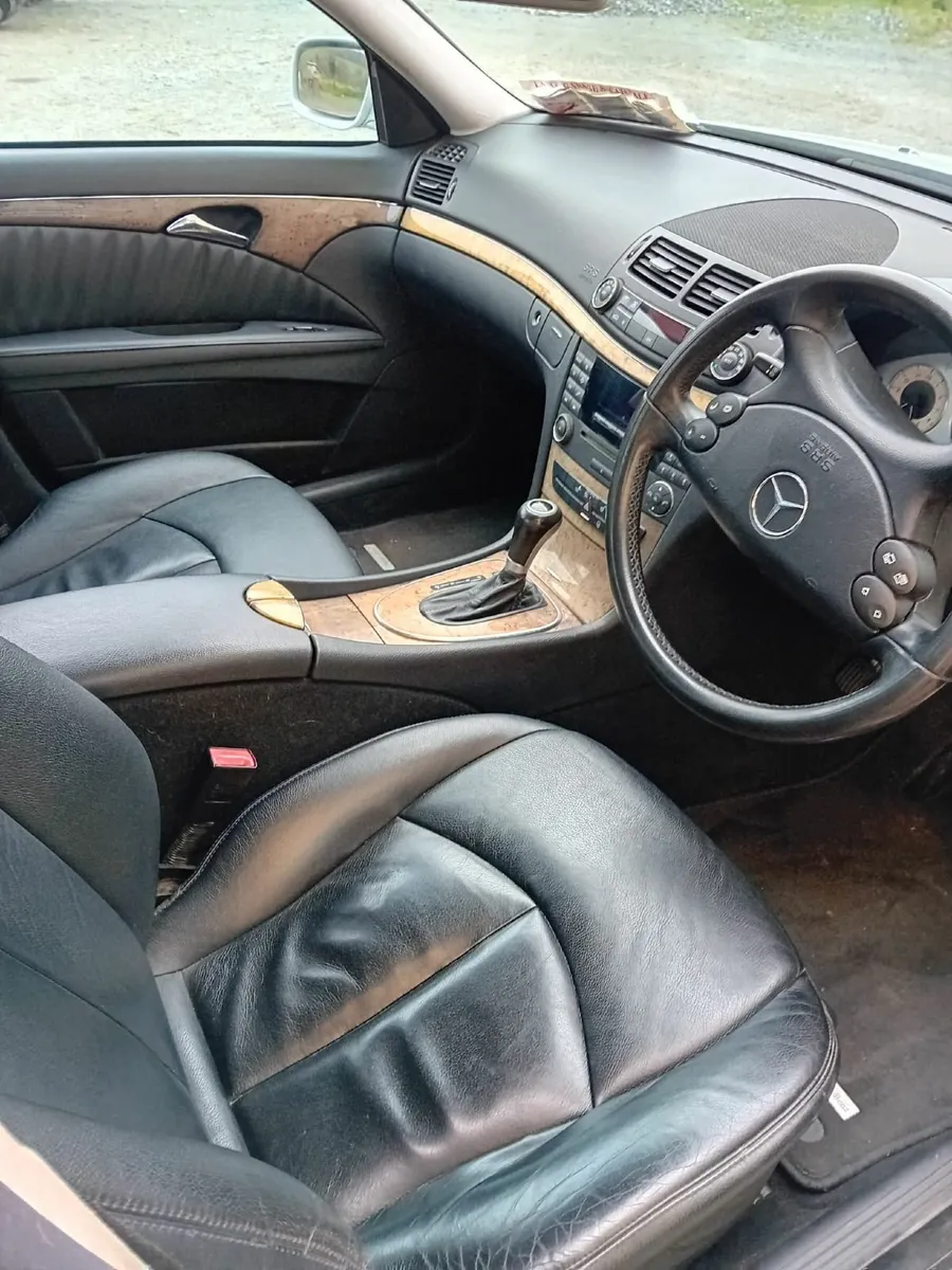 Car for Sale. Mercedes Benz E Class - Image 3