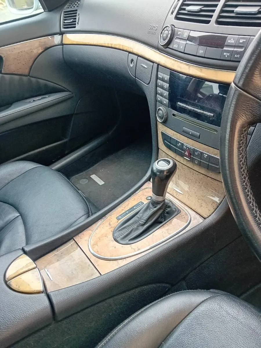 Car for Sale. Mercedes Benz E Class - Image 4