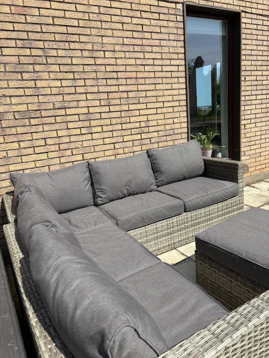 Garden furniture - Image 1