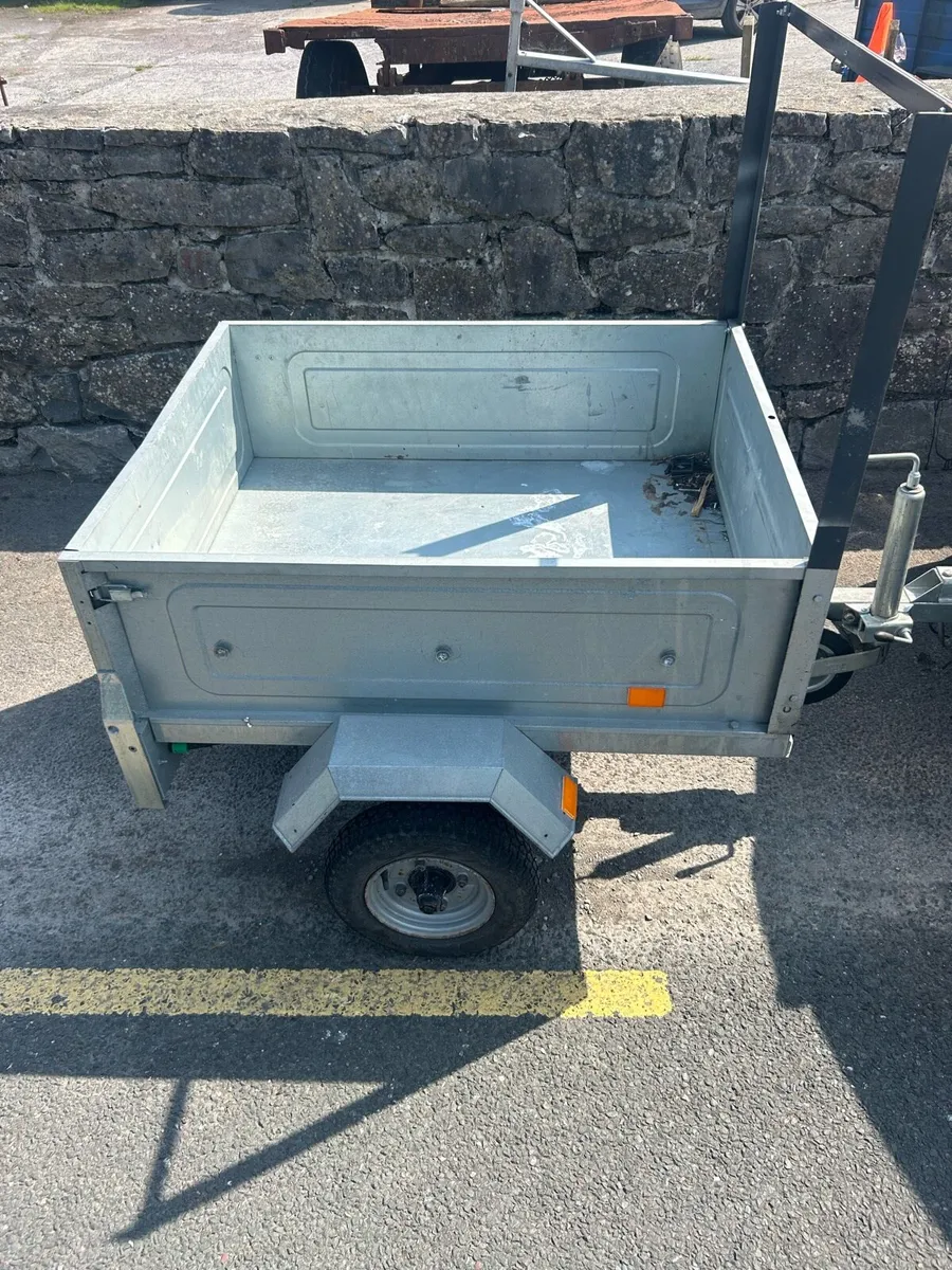 Trailer - Image 1