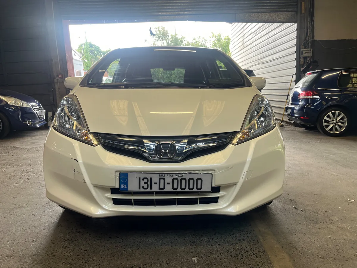 Honda Fit 2013 automatic - Image 3