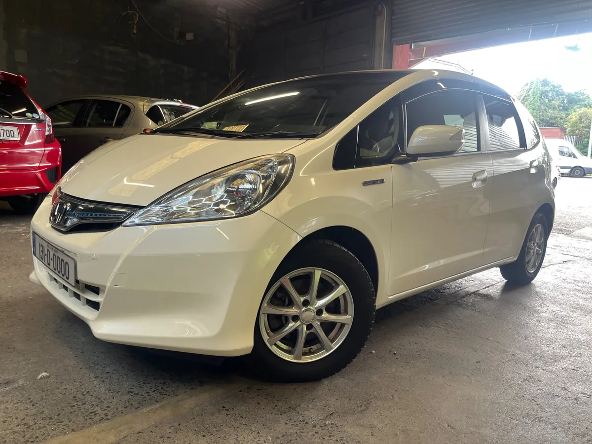 Honda Fit 2013 automatic - Image 2
