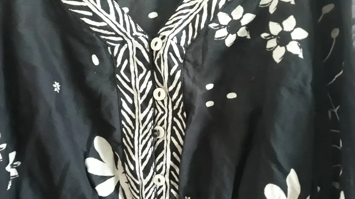women's shirt - Image 3