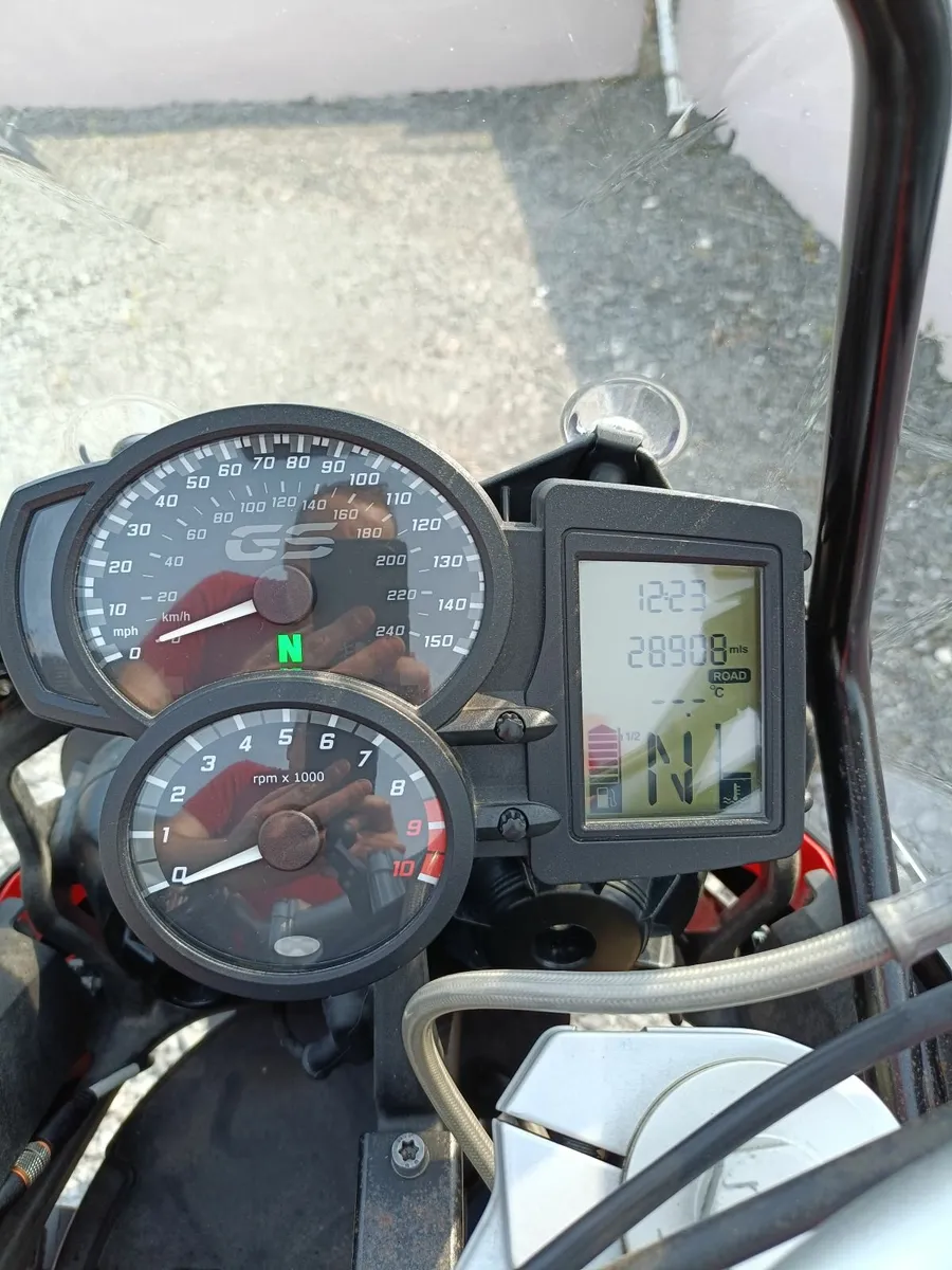 BMW F 800 GS Adventure 2013 with BMW S/H + extras! - Image 2