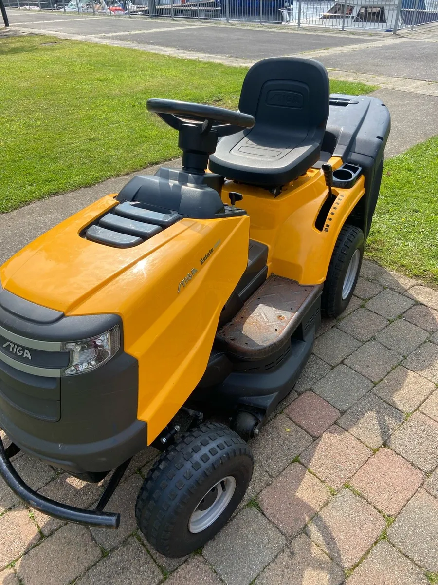 Ride on petrol mower - Image 1