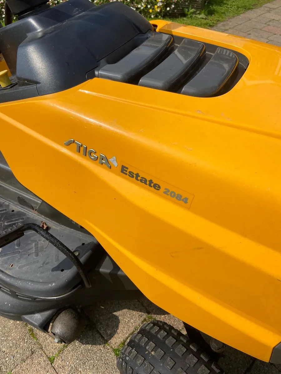 Ride on petrol mower - Image 2
