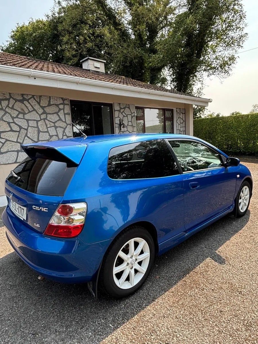 Honda Civic 2005 - Image 2