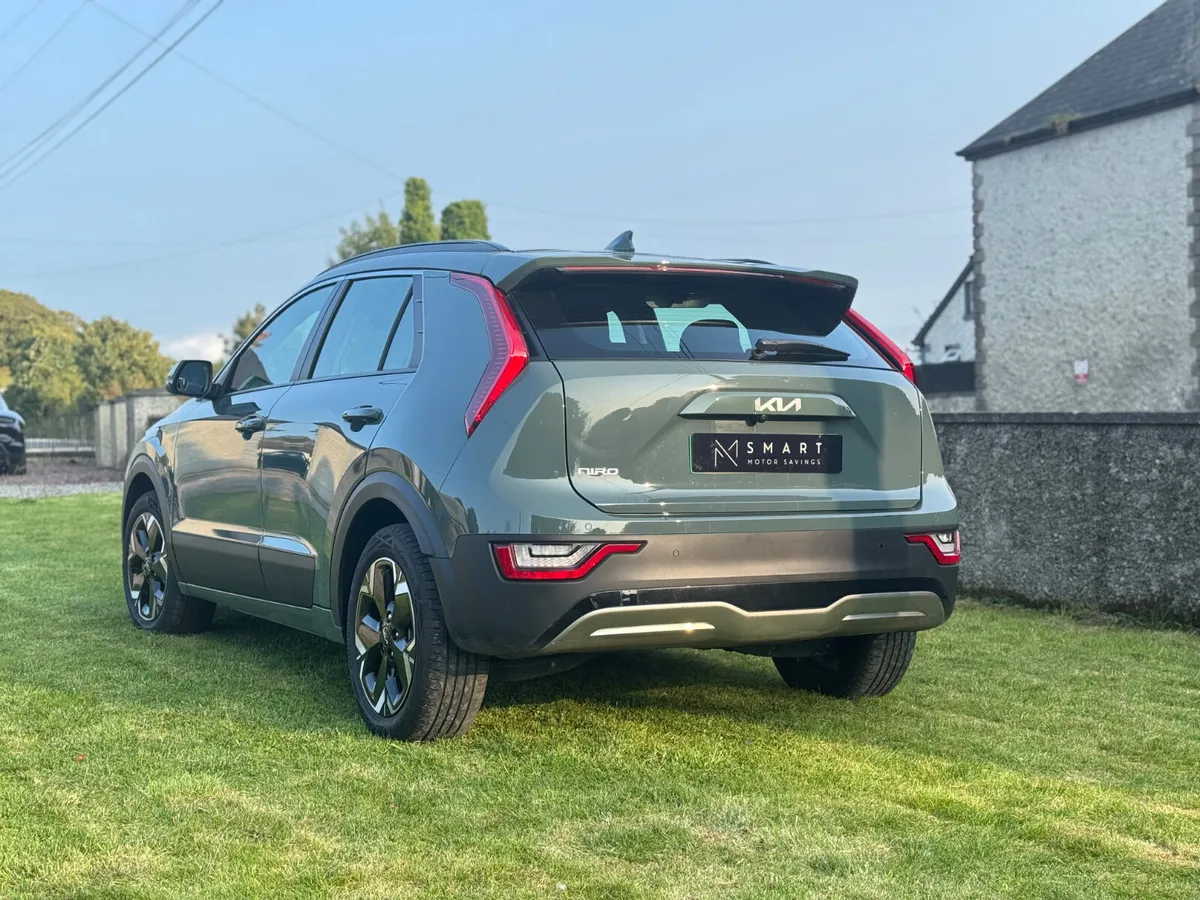 Kia Niro 2023 Long Range *LOW KM* - Image 4