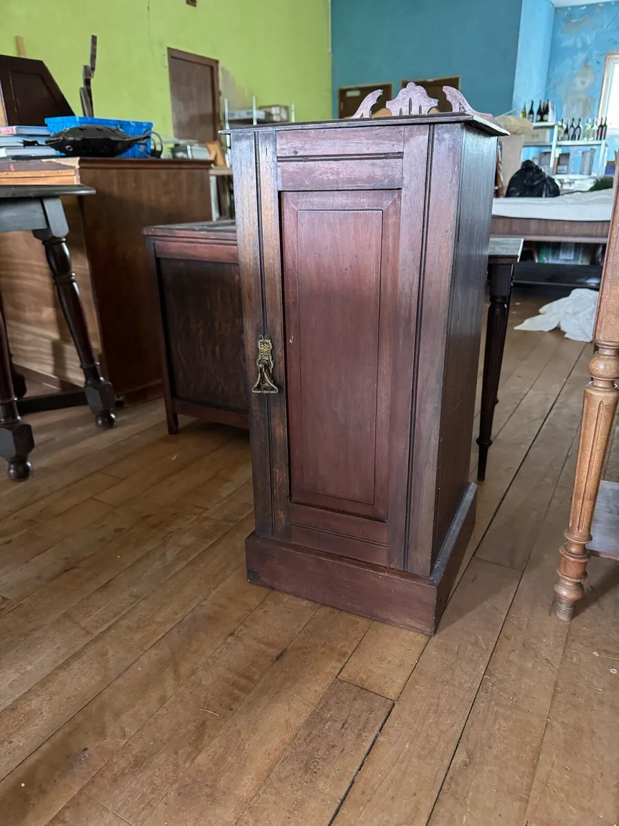 Nice pieces of old furniture - Image 3
