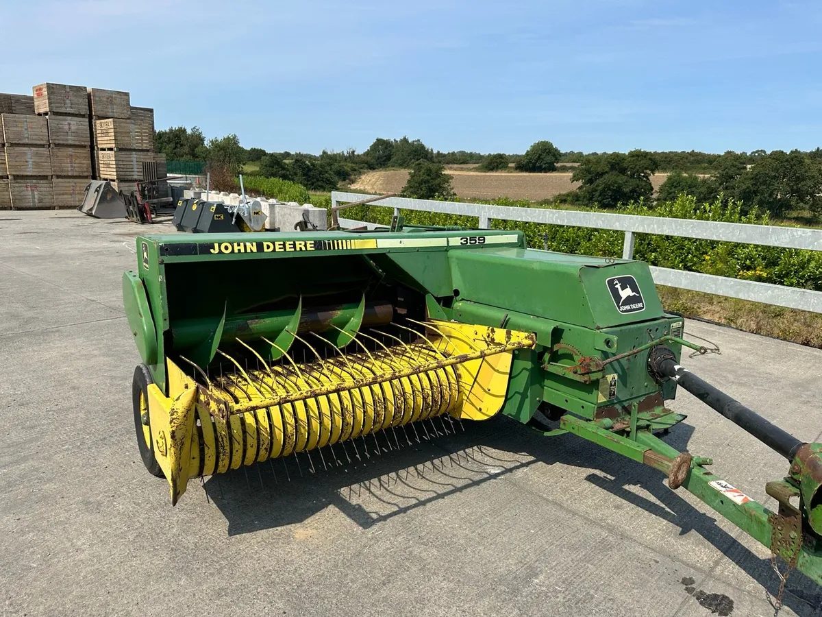 John Deere 359 Small Square Baler - Image 1