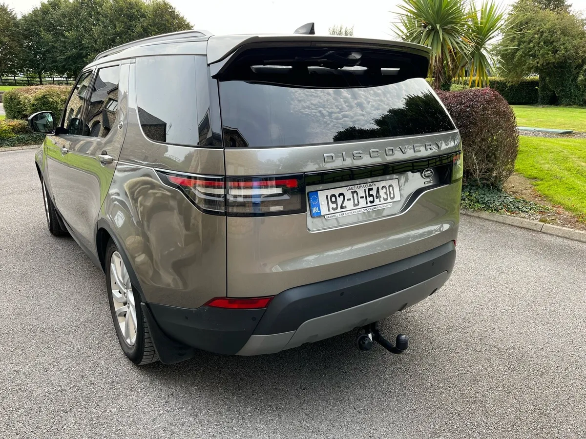 Land Rover Discovery SD6 - Image 4