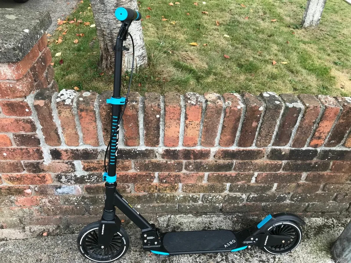 Aero A230 Folding Scooter - Image 1