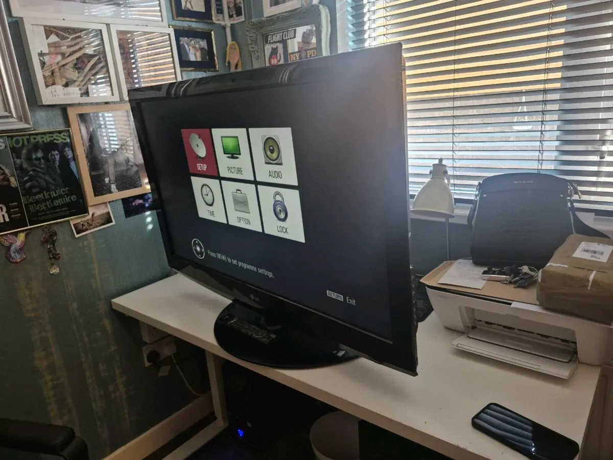 LG tv 
40inch - Image 1