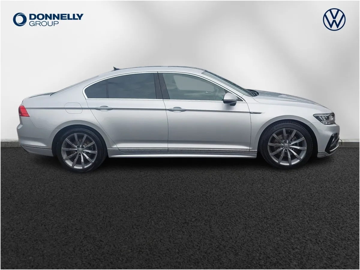 Volkswagen Passat Diesel Saloon R-Line - Image 4