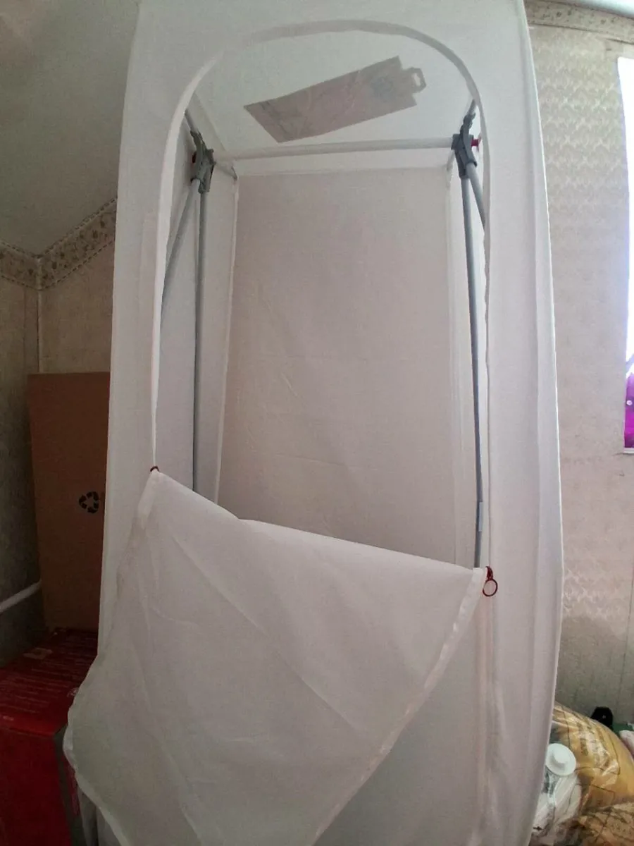 Temporary storage/wardrobe - Image 2