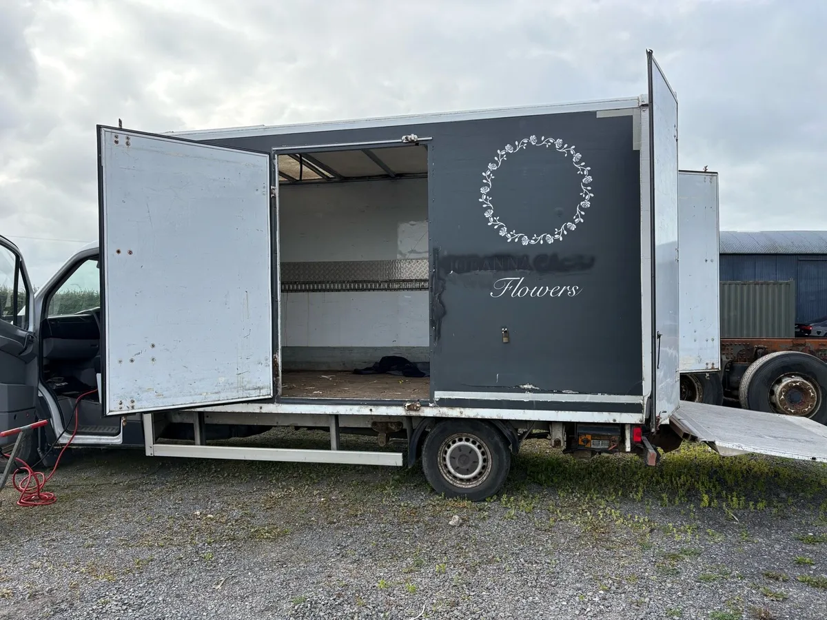 14ft.box body with side door - Image 1
