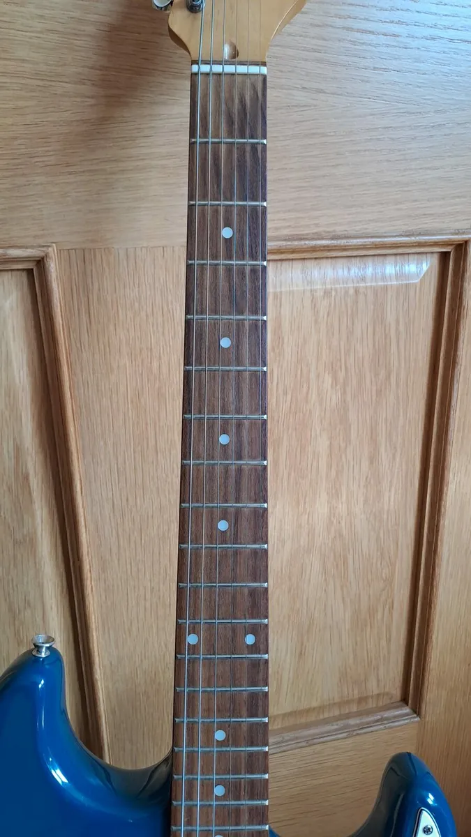 Electric Guitar - Image 3