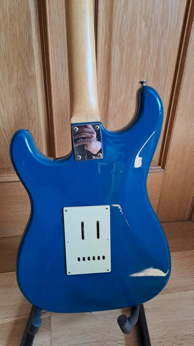Electric Guitar - Image 4