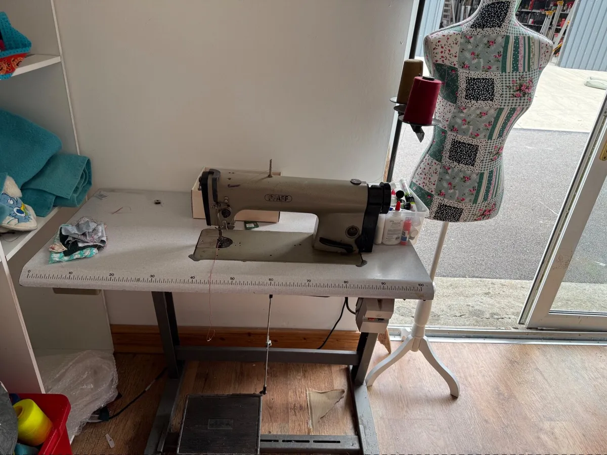 Industrial Sewing Machine - Image 2