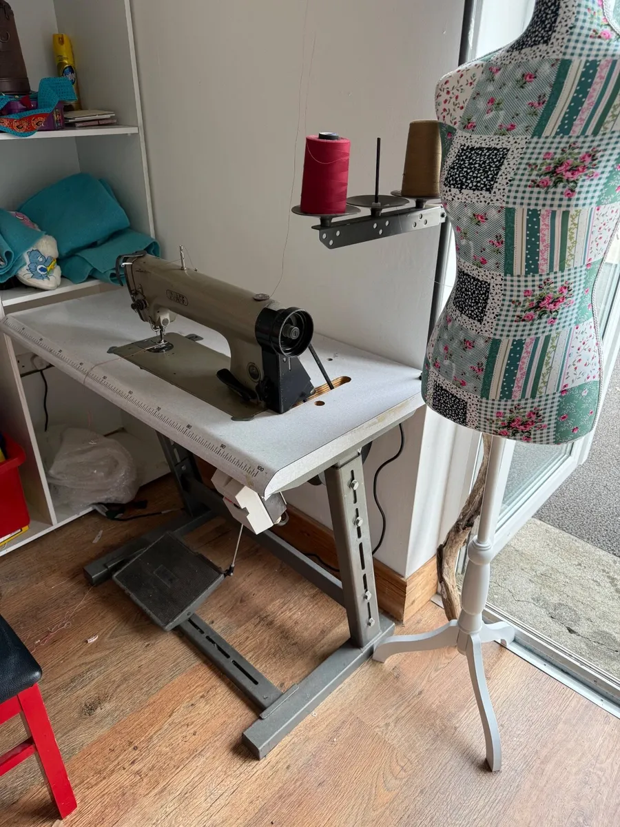 Industrial Sewing Machine - Image 4