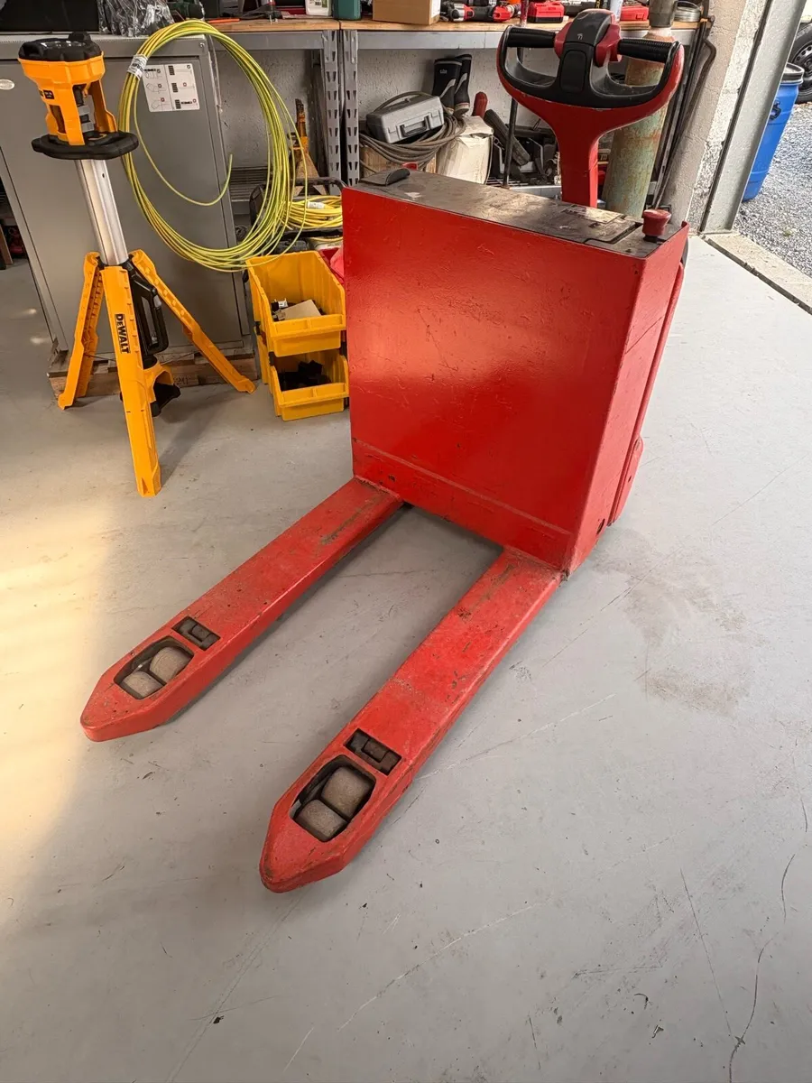 Linde T18 pallet truck - Image 2