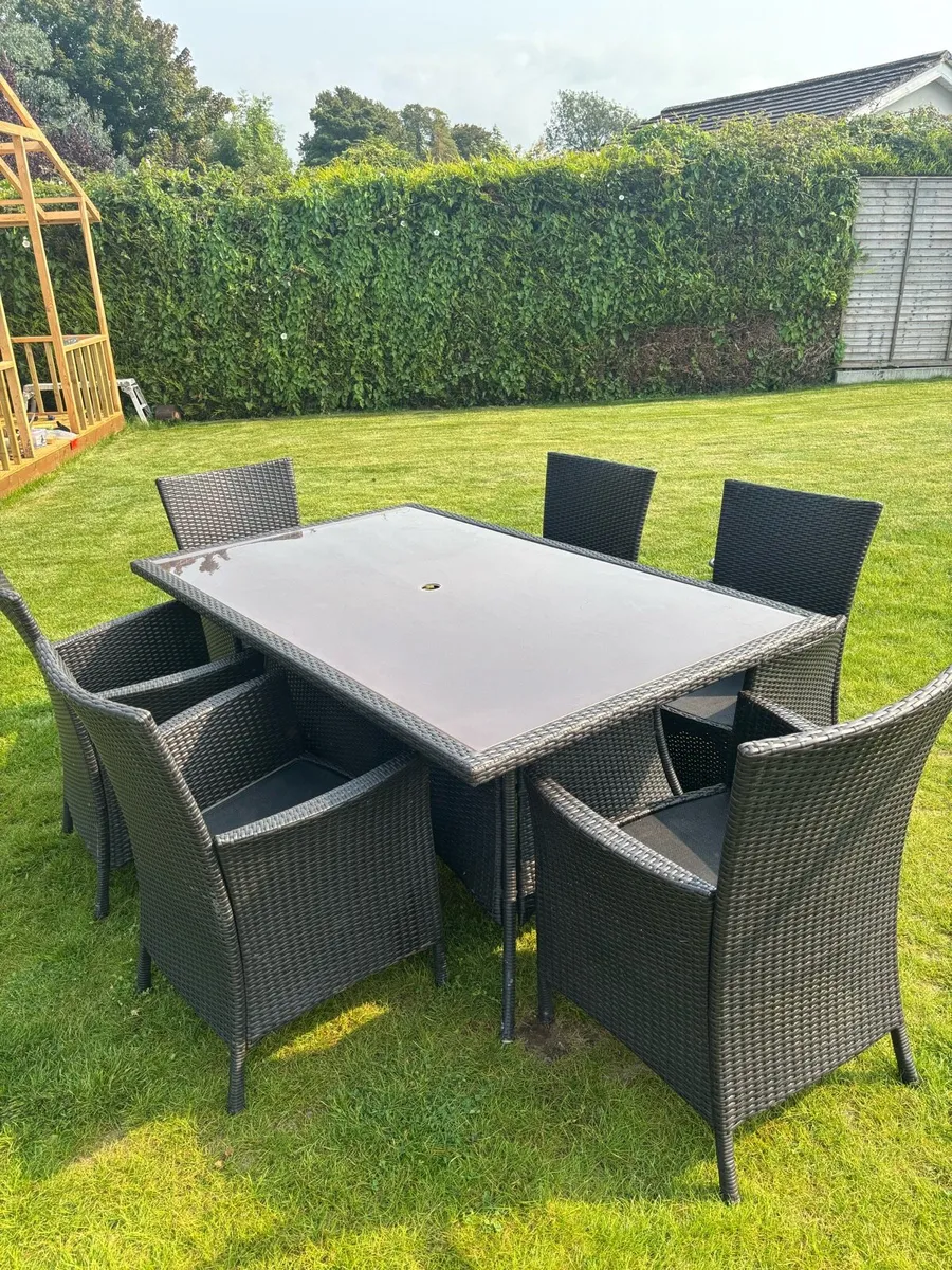 Rattan patio set - Image 1
