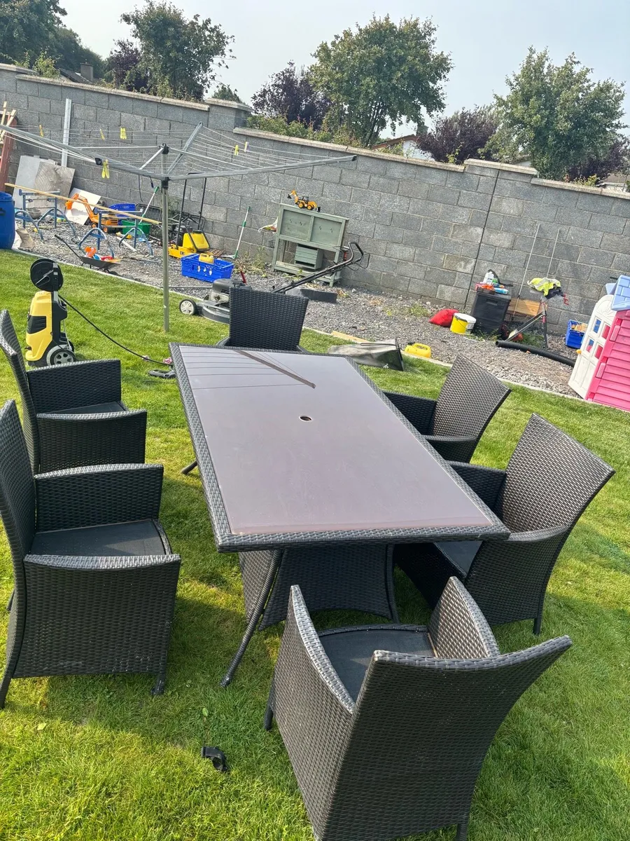 Rattan patio set - Image 2