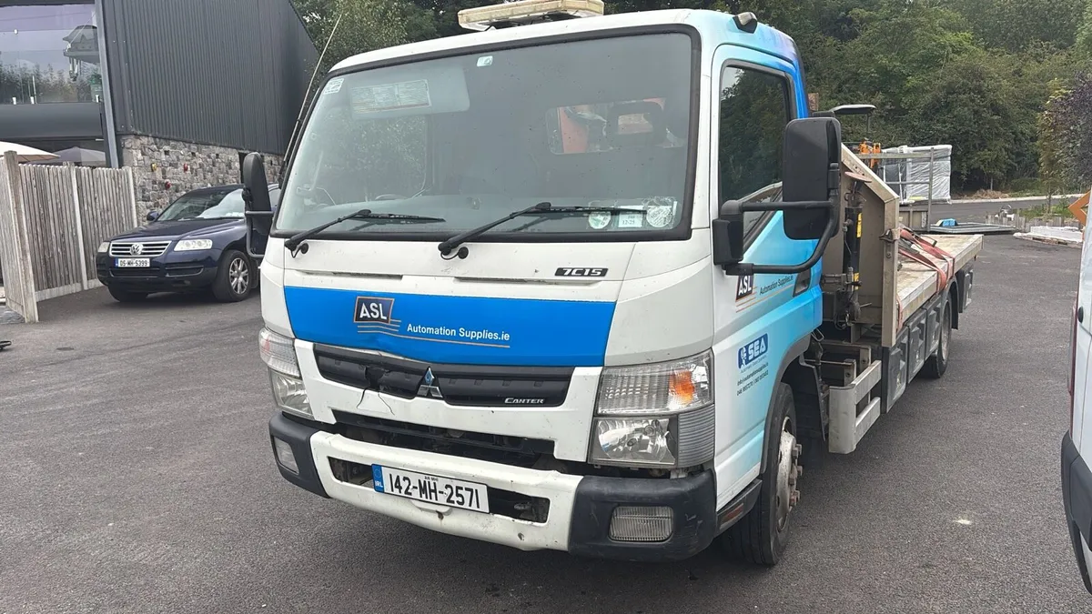 mitsubishi fuso canter with crane - Image 1