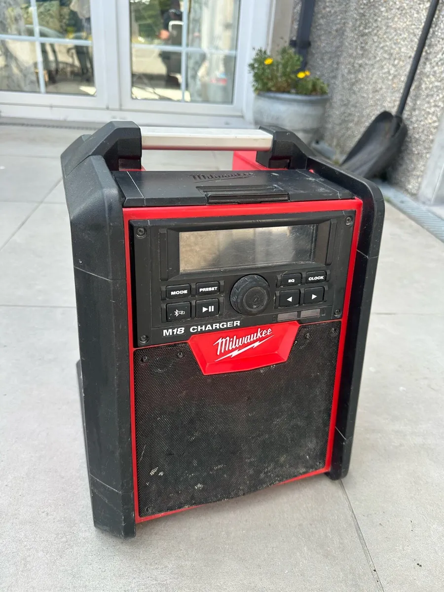 Milwaukee Radio - Image 1