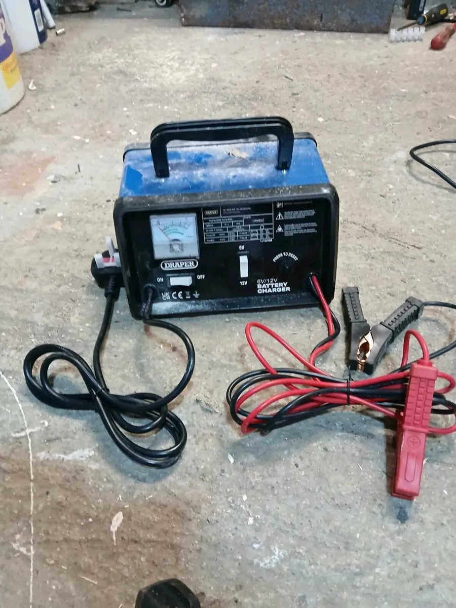 12 v battery charger - Image 1