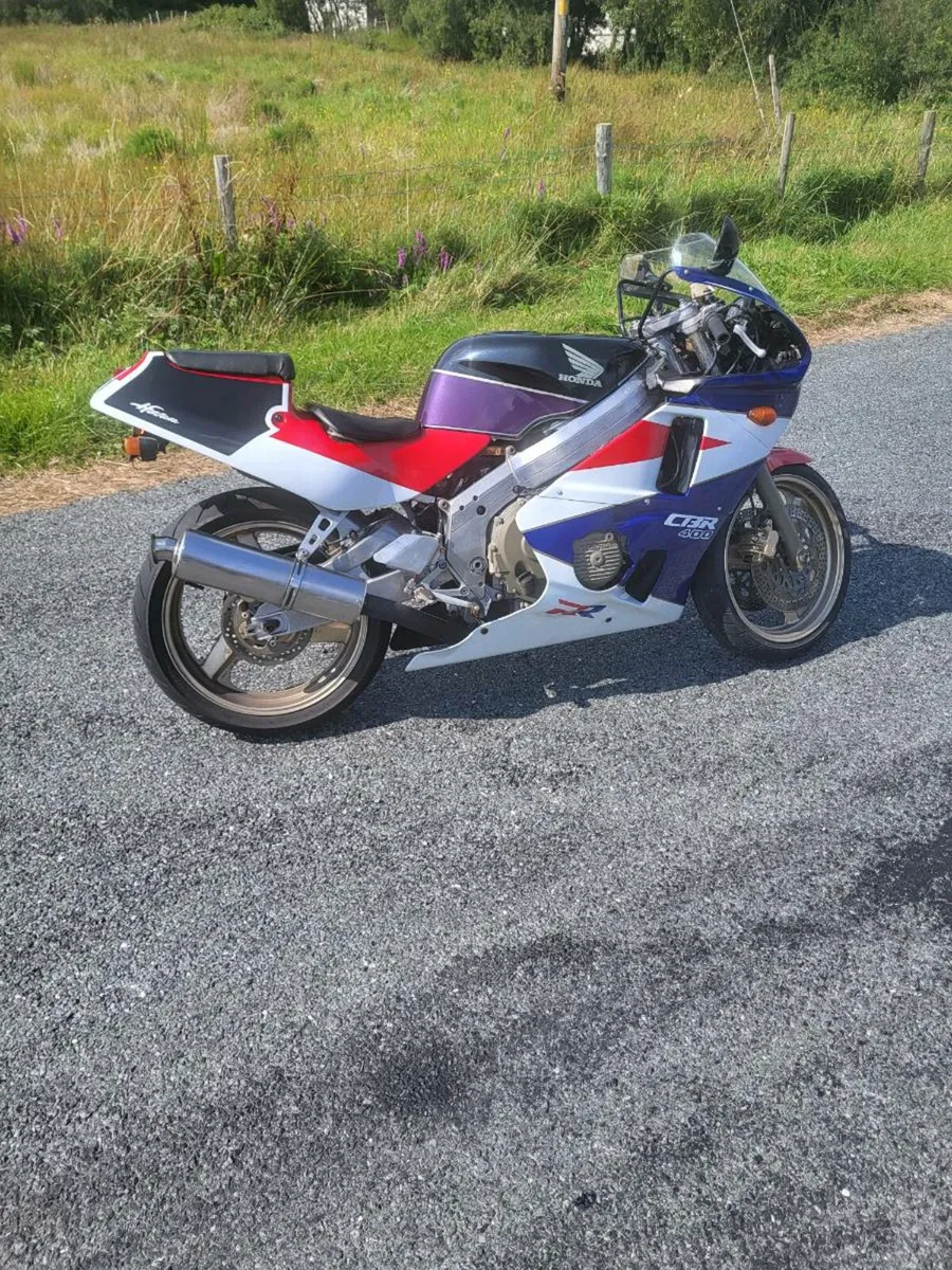 Honda CBR400 RR - Image 2