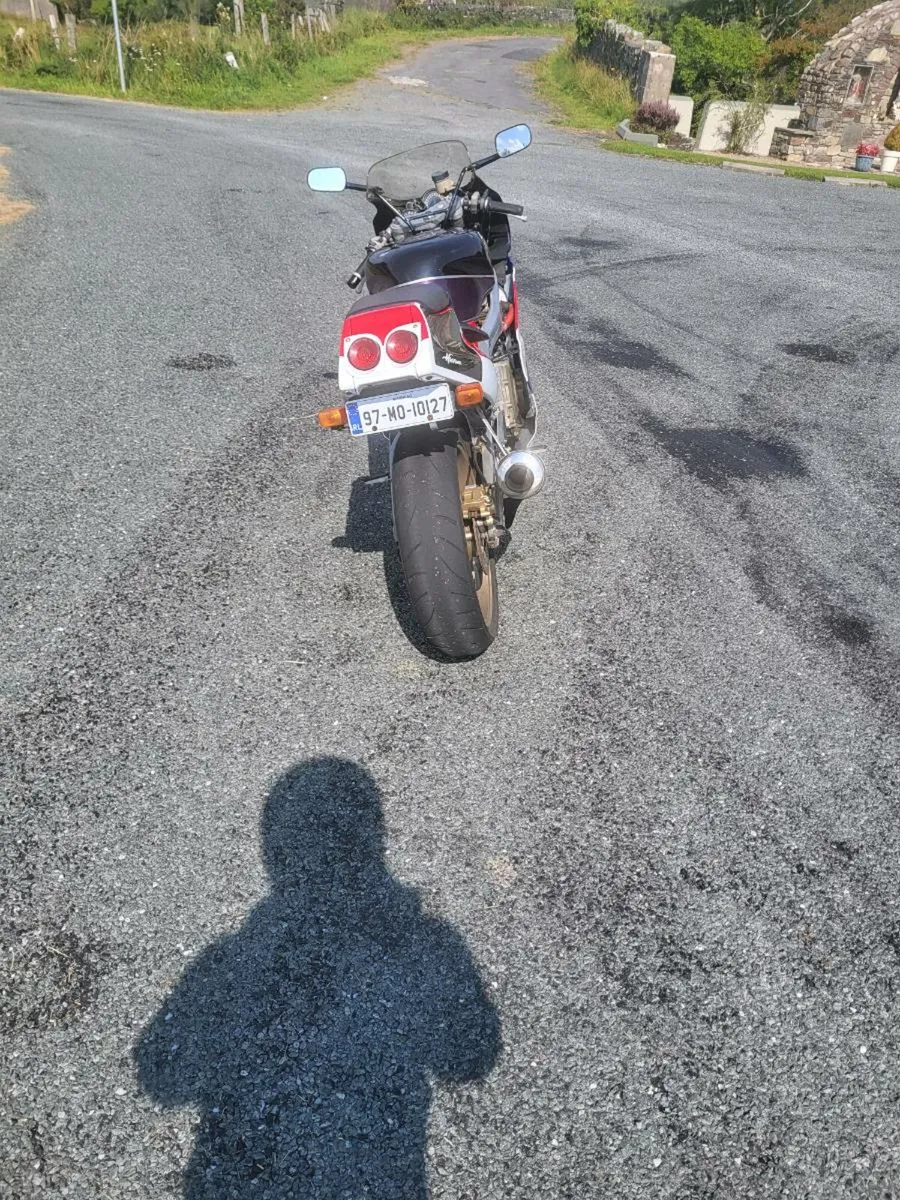 Honda CBR400 RR - Image 3