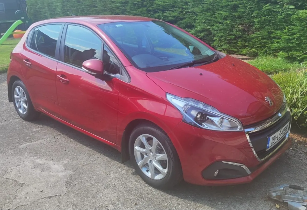 Peugeot 208 - Image 1