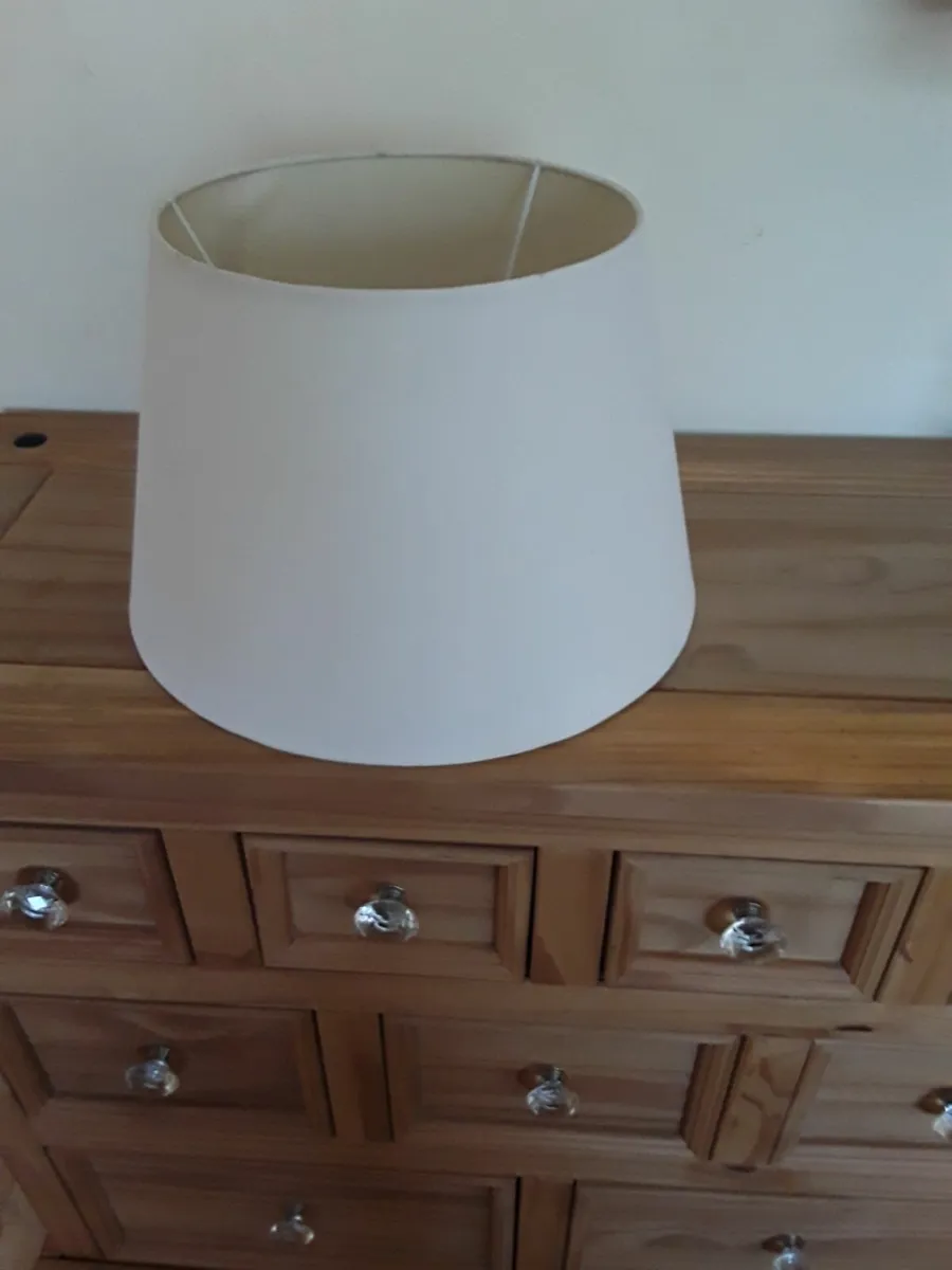 Cream coloured lampshade - Image 1