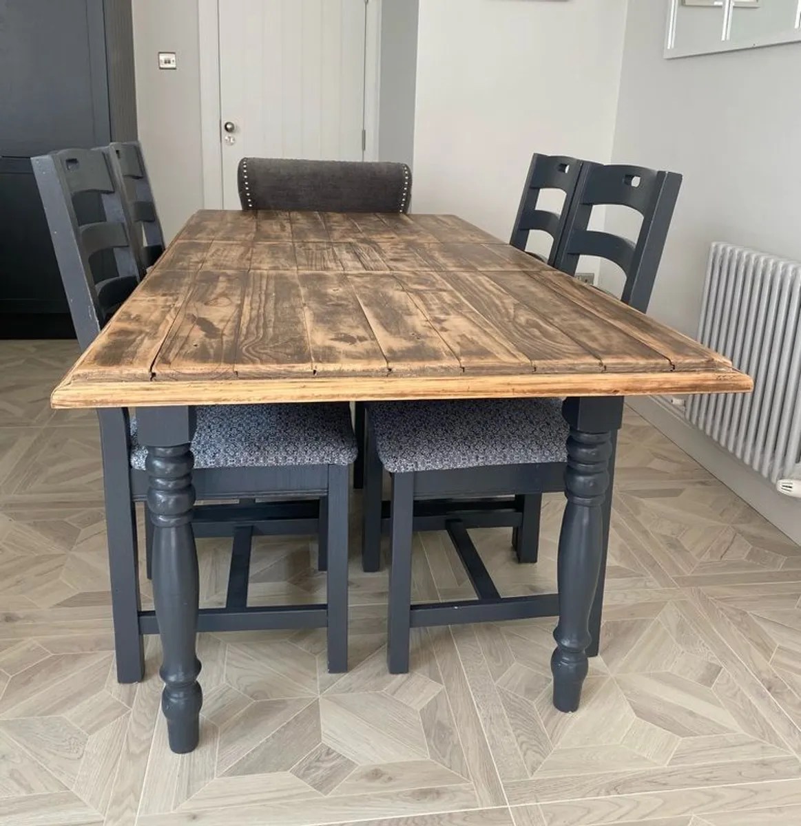 Dining table & chairs - Image 2