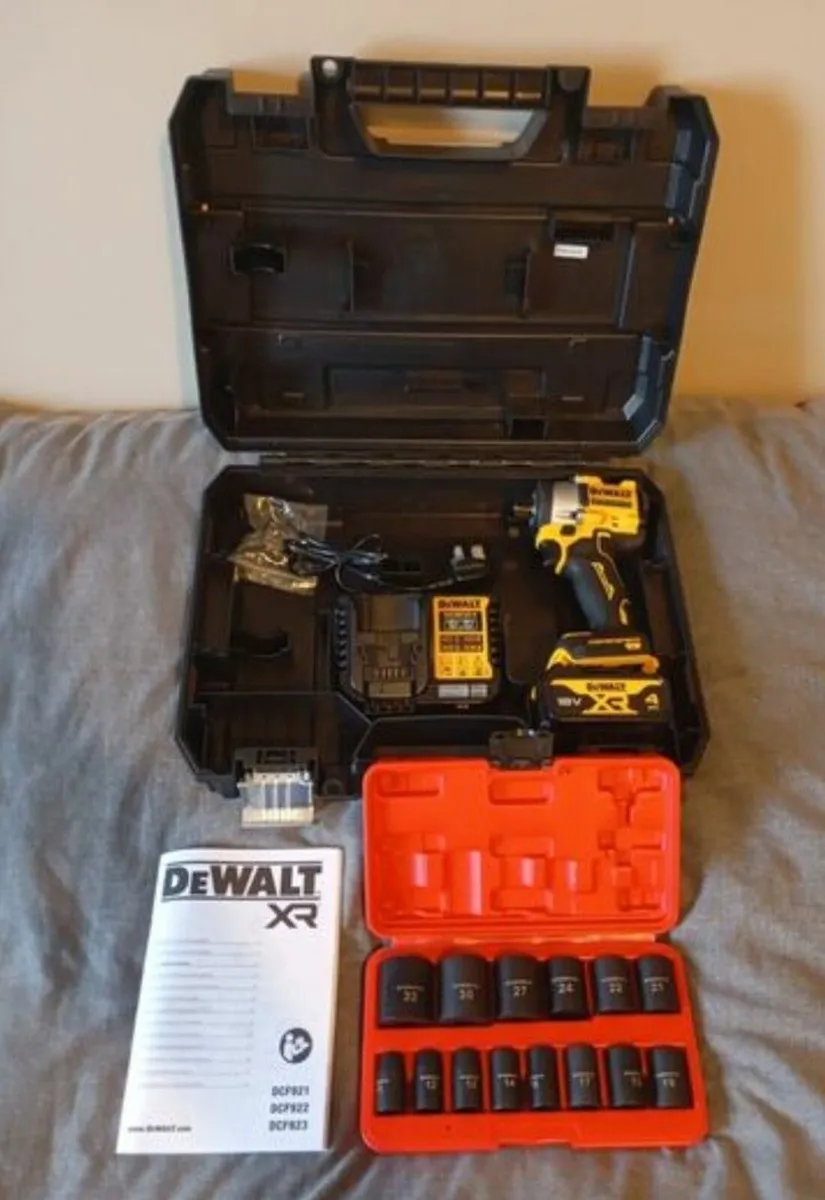 DeWalt Impact Wrench Set - Image 1