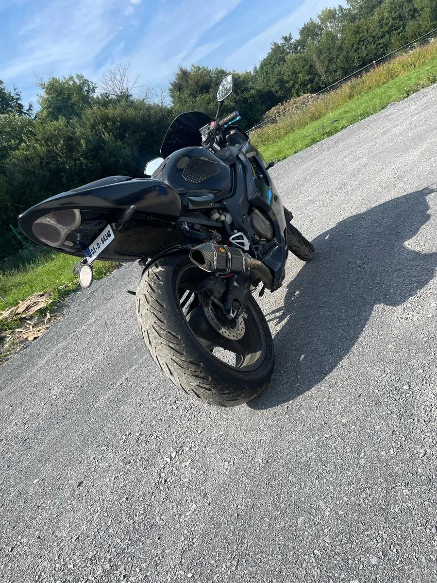 Honda CBR600 F4i - Image 1
